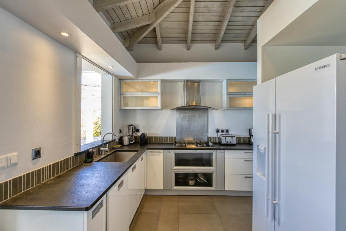 21.Location villa No Limit vue mer Saint Martin les Terres Basses - Cuisine